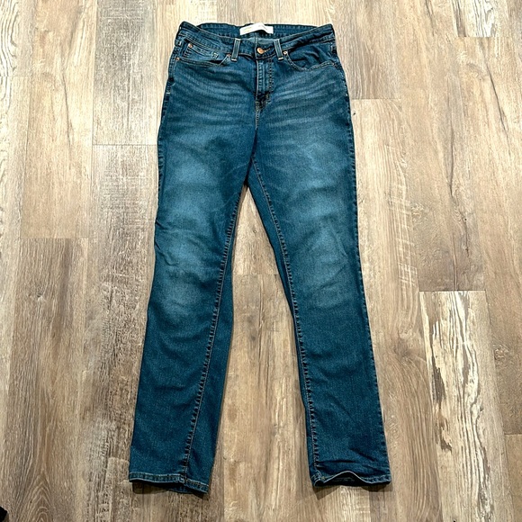 Signature by Levi Strauss mid rise straight jeans size 31. In like new condition - Picture 2 of 2